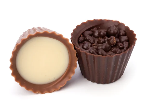 चॉकलेट प्रालियां सफेद पृष्ठभूमि पर अलग — स्टॉक फ़ोटो, इमेज