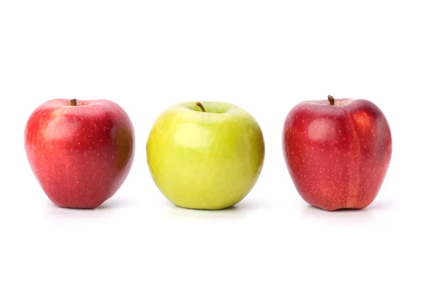 Äpplen isolerad på vit bakgrund — Stockfoto