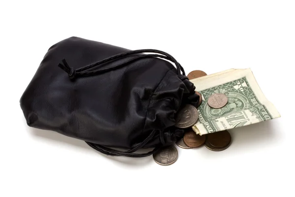Parayı beyaz zemin üzerine izole deri çanta — Stok fotoğraf