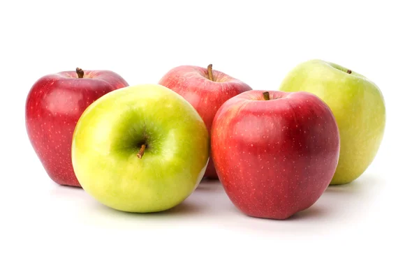 Appels geïsoleerd op witte achtergrond — Stockfoto