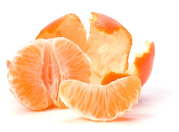 Mandarina pelada aislada en blanco —  Fotos de Stock