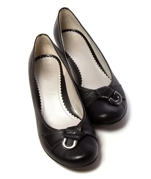 Ženské boty s přezkou izolované v bílém pozadí — Stock fotografie