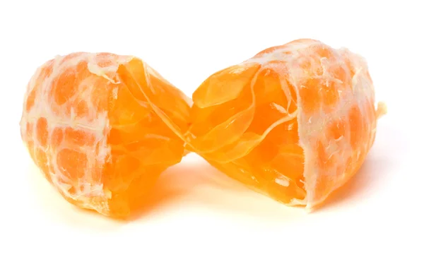 Oloupané mandarinky segmentu izolovaných na bílém pozadí — Stock fotografie