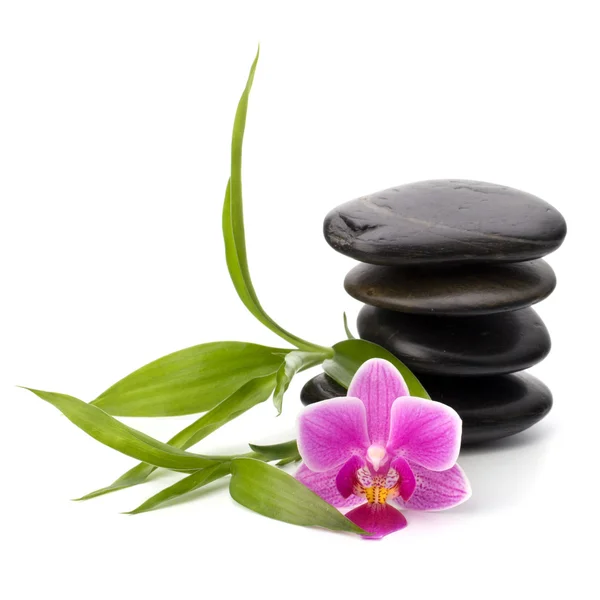 Zen kiezels evenwicht. Spa en gezondheidszorg concept. — Stockfoto