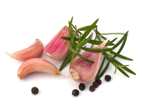 Vitlök kryddnejlika och rosmarin blad — Stockfoto