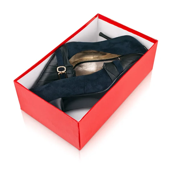 Женская обувь в коробке — стоковое фото