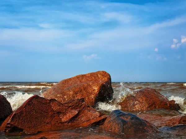 Salpicaduras de agua en el mar — Foto de Stock