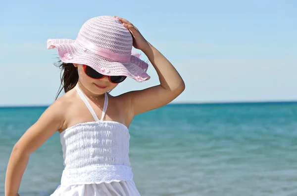 Fetiță pe plajă — Fotografie, imagine de stoc
