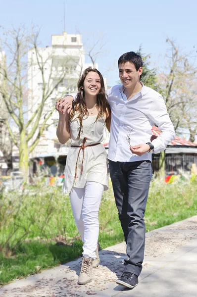 Young couple walking — Stock Photo, Image