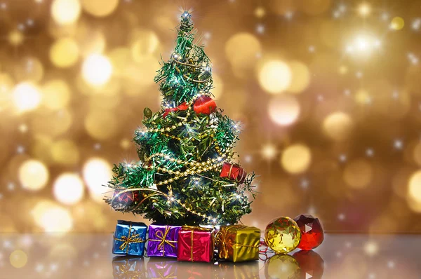Στολισμένο χριστουγεννιάτικο δέντρο έλατου — Φωτογραφία Αρχείου
