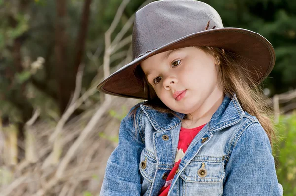 Menina de chapéu de cowboy — Fotografia de Stock