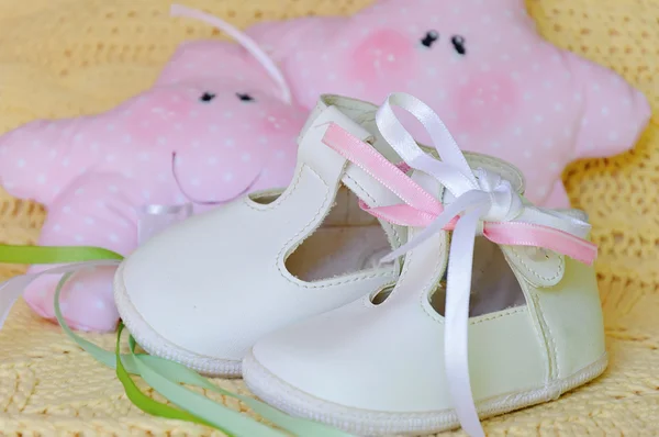 White baby booties — Stock Photo, Image