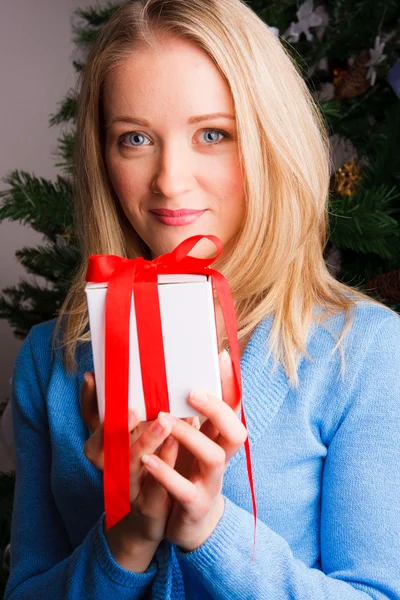 Beautiful woman with a Christmas gift — Stock Photo, Image
