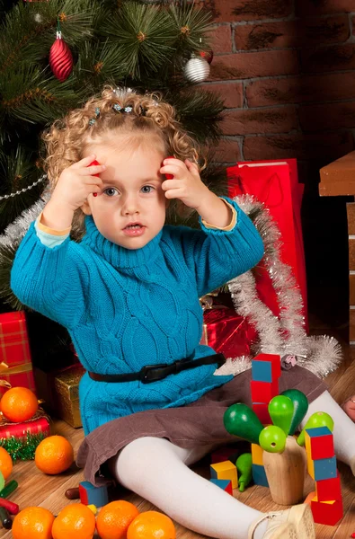 Little girl near Christmas tree — Stock Photo, Image