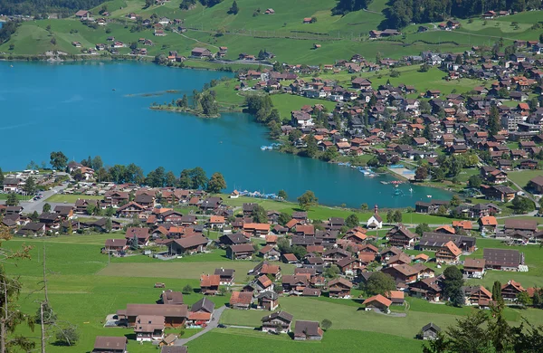 Luchtfoto van lake lungernsee — Stockfoto