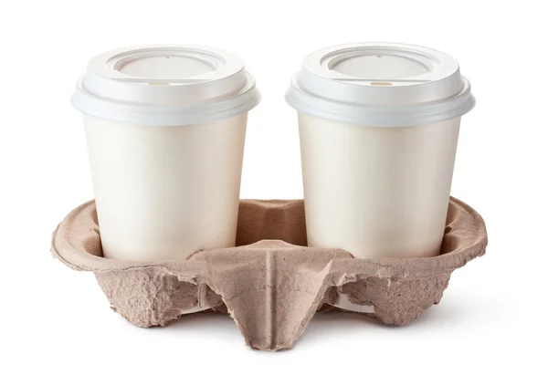 Две одноразовые кофейные чашки в держателе картона — стоковое фото