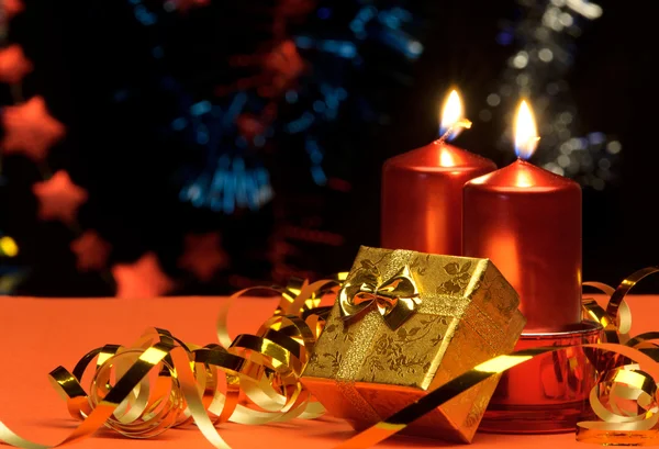 Velas de Navidad y cajas de regalo — Foto de Stock