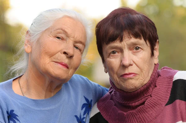 Två systrar av ålderdom — Stockfoto