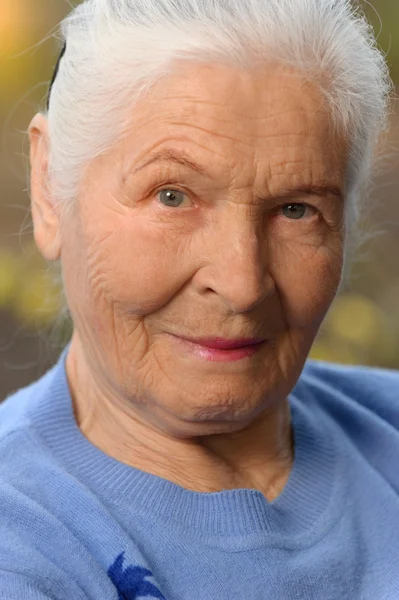 Ritratto della donna anziana — Foto Stock