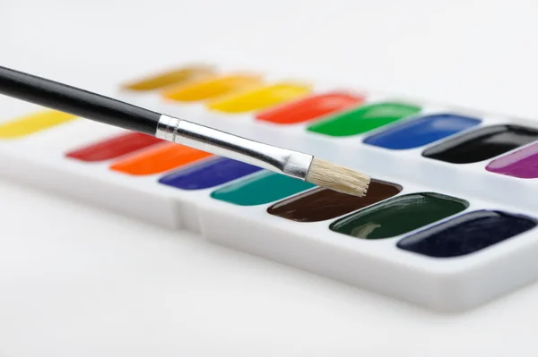 Escova com tintas — Fotografia de Stock