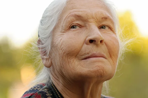 高齢者の女性の肖像画 — ストック写真