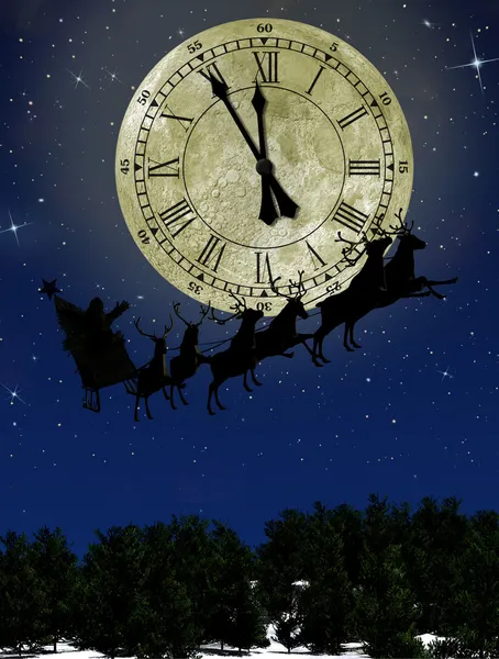 Weihnachtsmann auf Schlitten mit Hirsch gegen den hellen Mond mit Arr — Stockfoto
