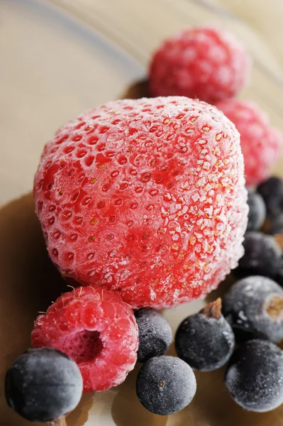 La framboise congelée, fraise, myrtille — Photo