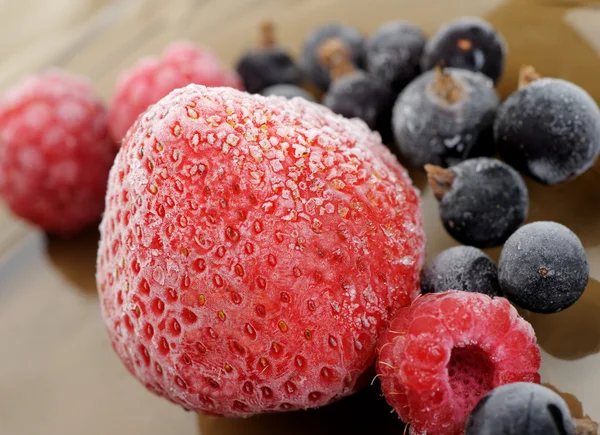 La framboise congelée, fraise, myrtille — Photo