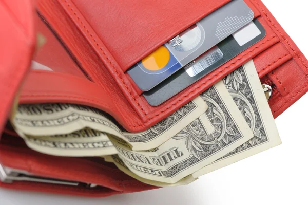 Dolar ve kredi kartı ile kırmızı deri cüzdan — Stok fotoğraf