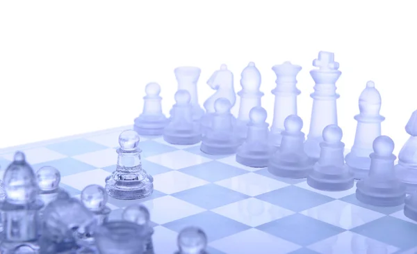 Σκάκι γυαλί. η πρώτη κίνηση. — Φωτογραφία Αρχείου