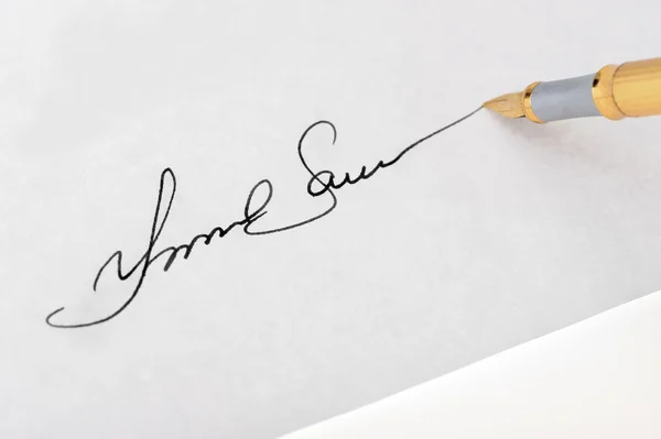 Η υπογραφή από κοντά και κρήνη στυλό — Φωτογραφία Αρχείου
