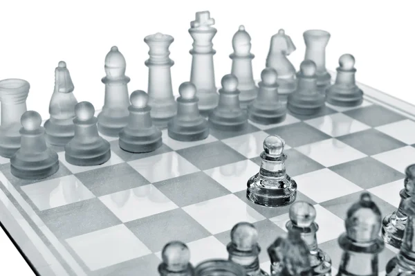Skleněné šachy. první krok. — Stock fotografie