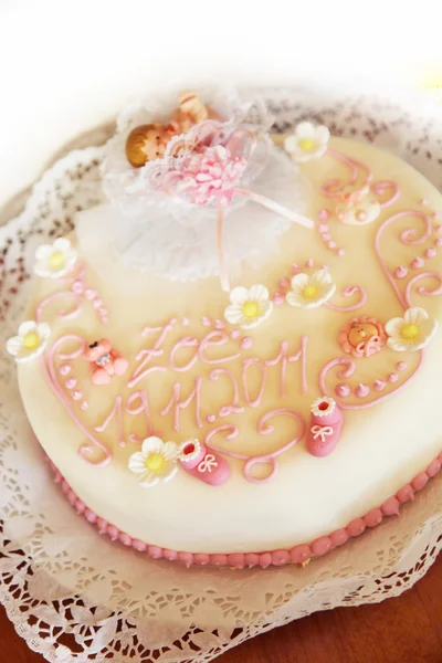 女の子のための誕生日ケーキ — ストック写真