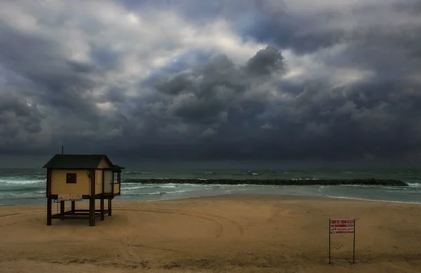 Cielo tormentoso en el mar Mediterráneo . — Foto de Stock