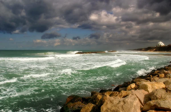 Mar Mediterráneo tormentoso . —  Fotos de Stock