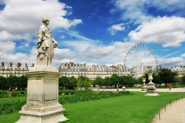Heykeller tuileries bahçesinde Paris, Fransa. — Stok fotoğraf