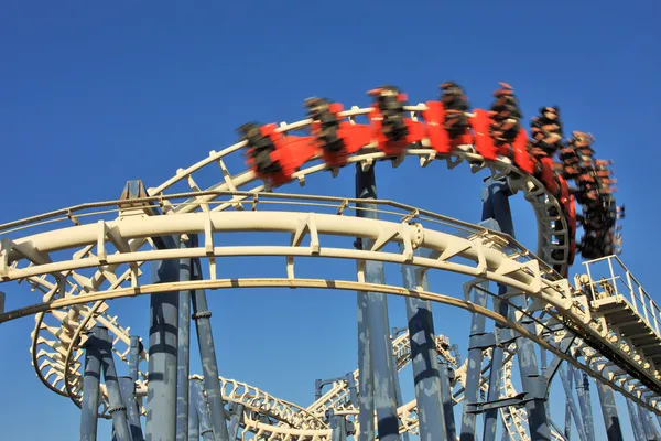 Roller coaster pętli. — Zdjęcie stockowe