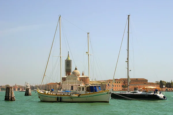 Yachts on Grand Canal. — Stock Photo, Image