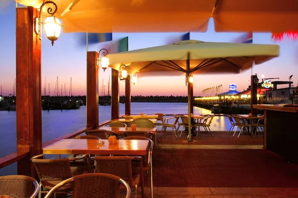 Restaurant sur Marina . — Photo