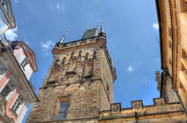 Ancient tower on Charles Bridge in Prague. — Stock Photo, Image