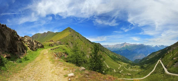 Panoramisch uitzicht op de Alpen. — Stockfoto