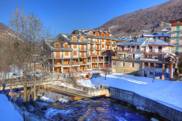 Hotel und Häuser in Limone Piemonte. — Stockfoto