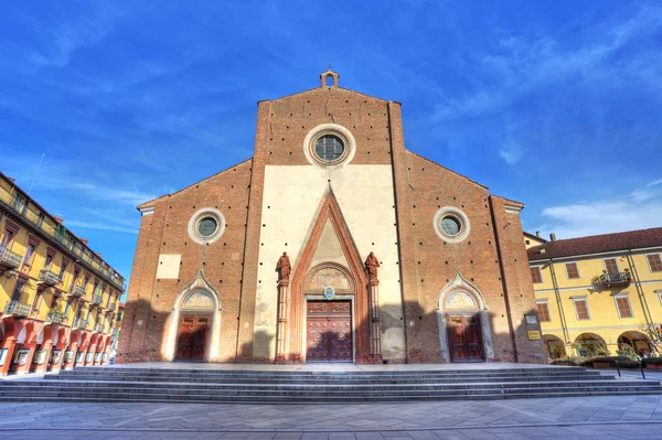 Façade du Duomo di Saluzzo, Italie . — Photo