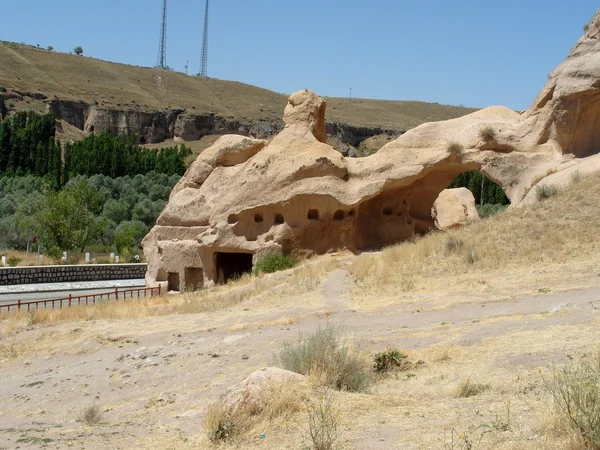 Cappadociaвеликий важкої обов'язком Конструкція фургону завантаження чоловіки в жовтий шолом. транспорт і логістика теми — Foto Stock