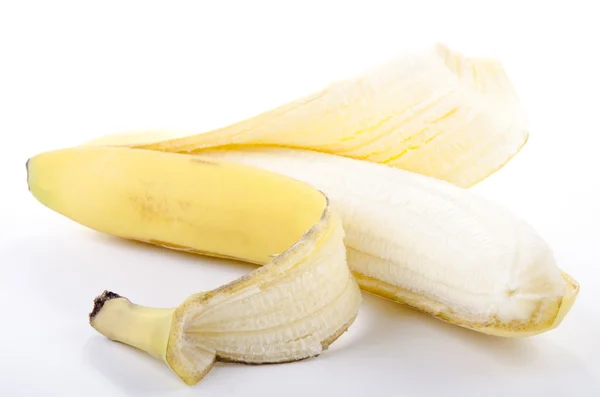 Jeden otevřený organické banán na bílém pozadí — Stock fotografie