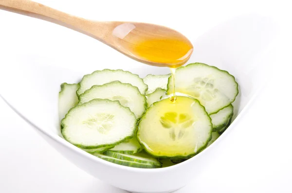 Cucumber salad is prepared with olive oil — Stockfoto