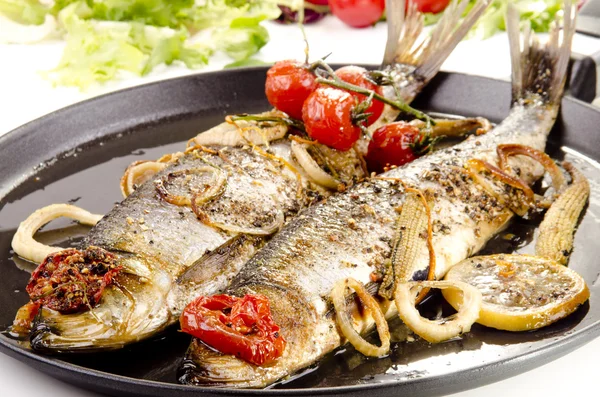 Freshly grilled herring with tomato on a pan — Stock Photo, Image