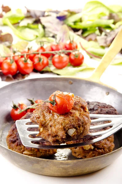 Freshly fried meat balls with tomato in a brass pan — Stock Photo, Image