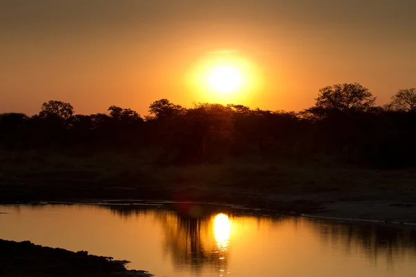 Coucher de soleil africain sur la rivière — Photo