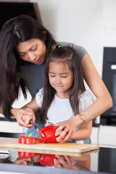 Mother teaches daughter to cook — Stock Photo, Image